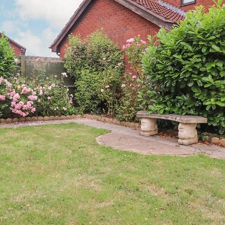 23 Wolsey Close Thornton  Ngoại thất bức ảnh