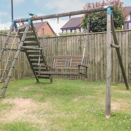 23 Wolsey Close Thornton  Ngoại thất bức ảnh