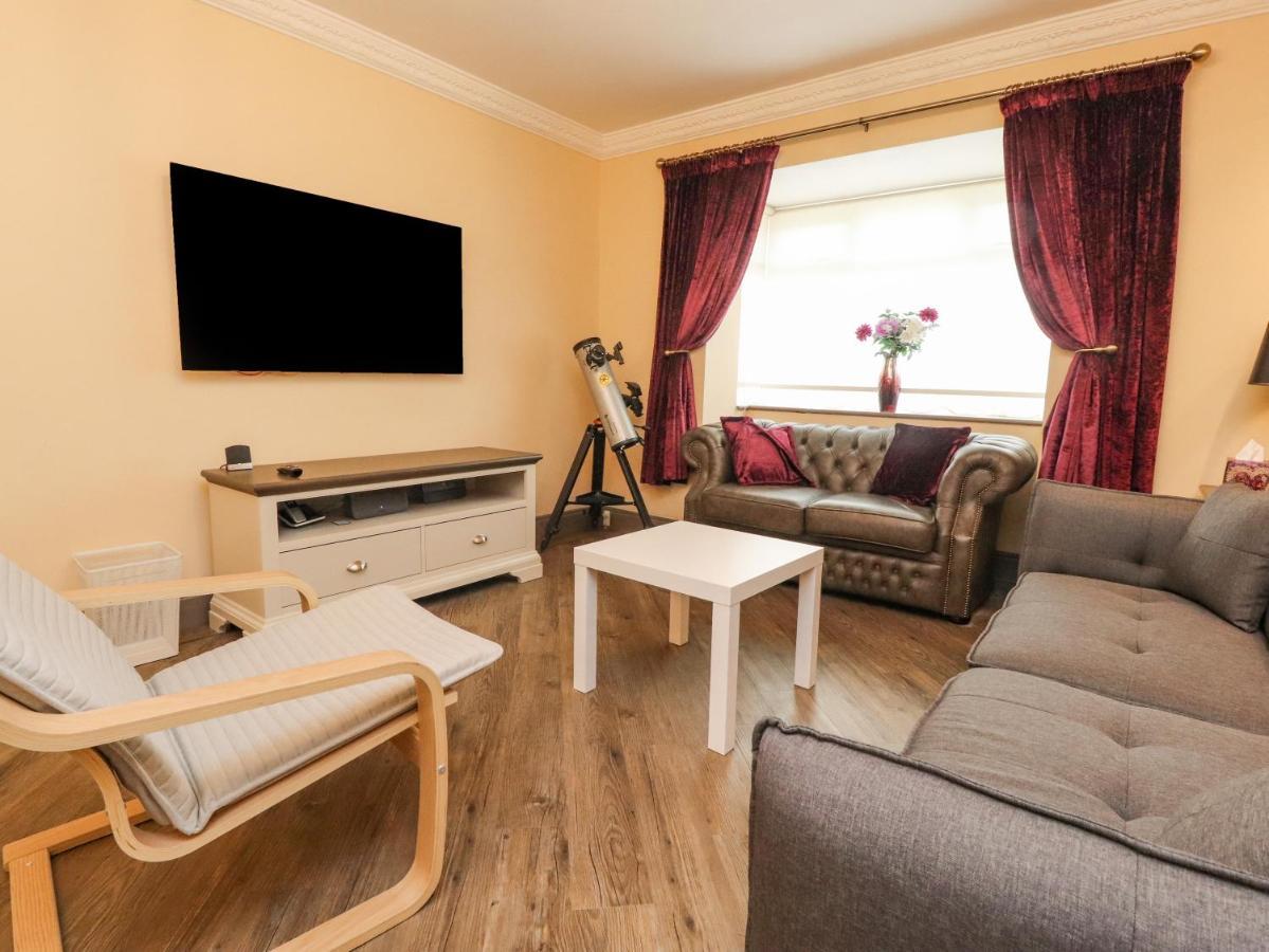 23 Wolsey Close Thornton  Ngoại thất bức ảnh
