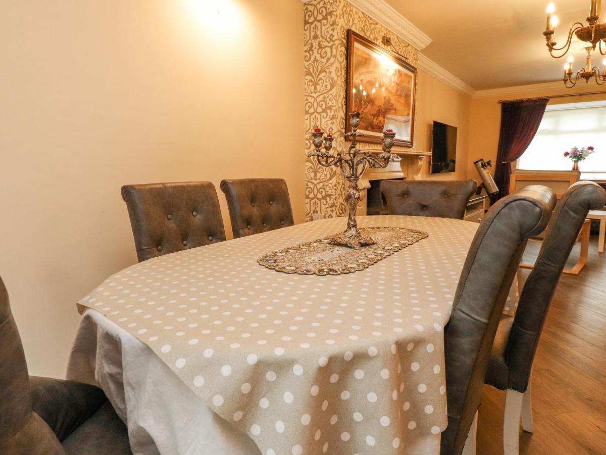 23 Wolsey Close Thornton  Ngoại thất bức ảnh