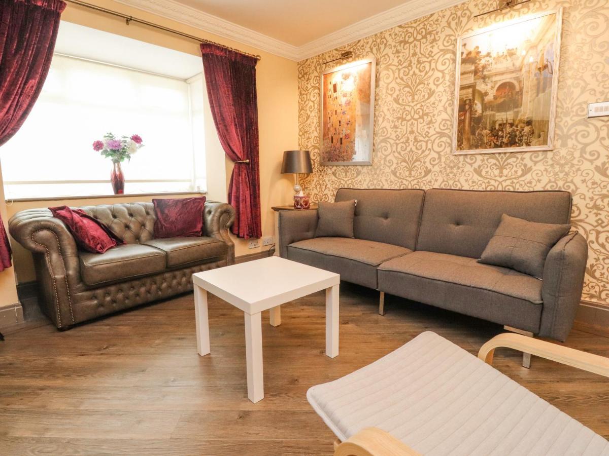 23 Wolsey Close Thornton  Ngoại thất bức ảnh
