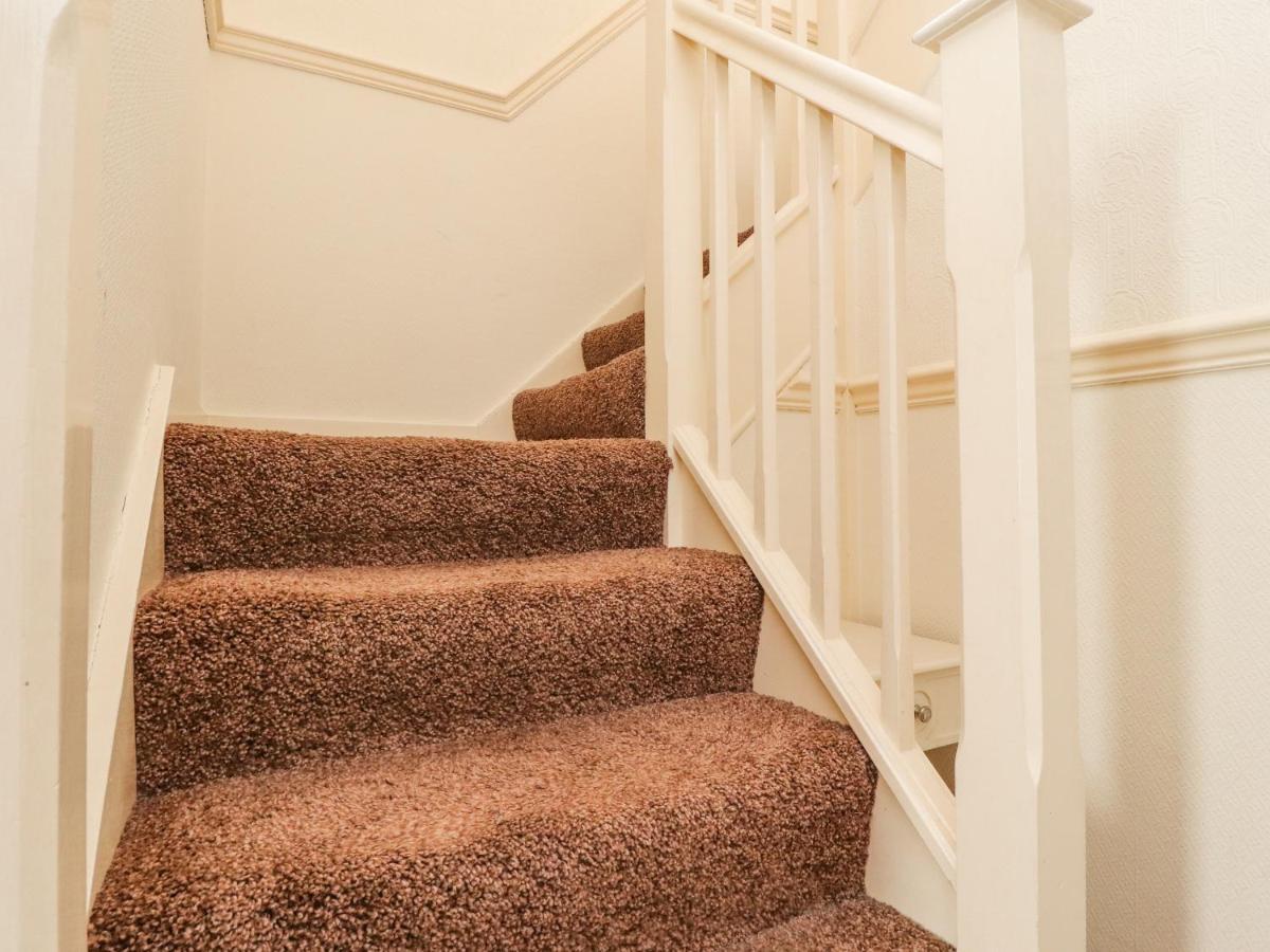 23 Wolsey Close Thornton  Ngoại thất bức ảnh