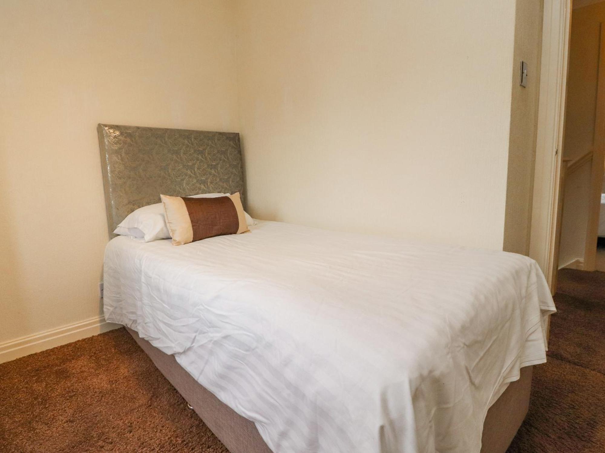 23 Wolsey Close Thornton  Ngoại thất bức ảnh